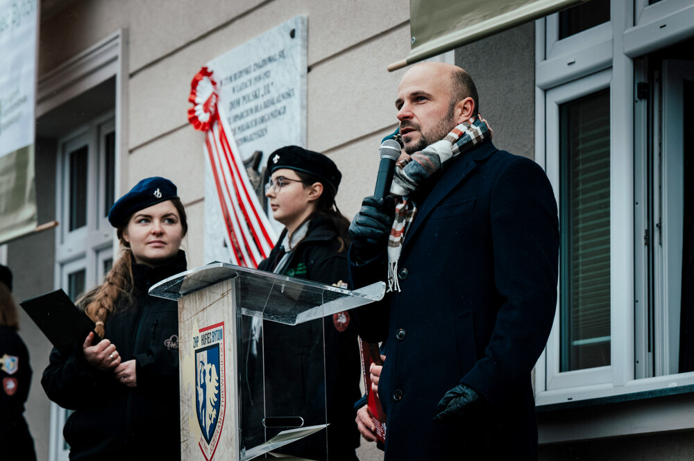 Odsłonięcie tablicy upamiętniającej bytomski dom „Ul“ – Bytom, 1 grudnia 2023. Fot.: IPN K. Łojko