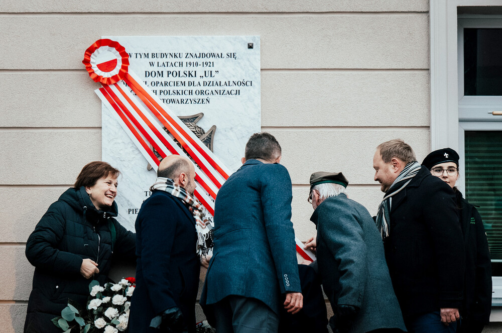 Odsłonięcie tablicy upamiętniającej bytomski dom „Ul“ – Bytom, 1 grudnia 2023. Fot.: IPN K. Łojko