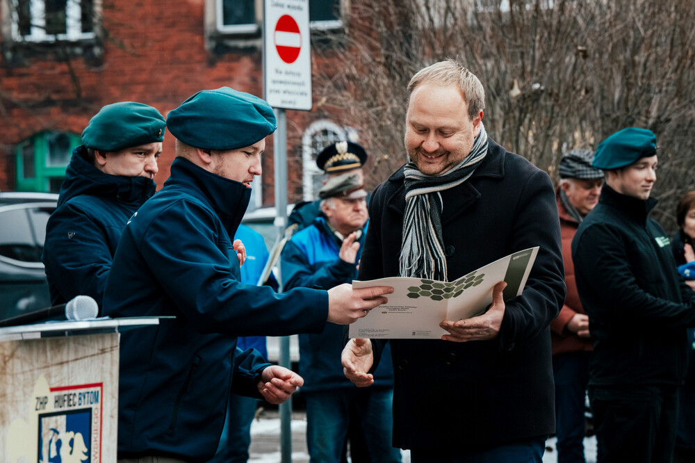 Odsłonięcie tablicy upamiętniającej bytomski dom „Ul“ – Bytom, 1 grudnia 2023. Fot.: IPN K. Łojko