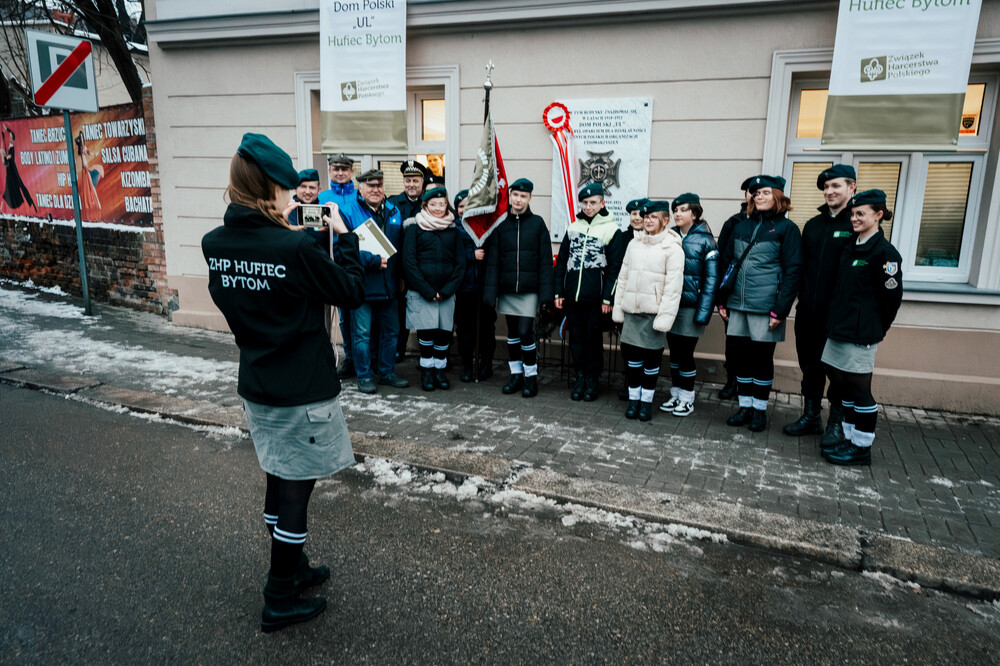 Odsłonięcie tablicy upamiętniającej bytomski dom „Ul“ – Bytom, 1 grudnia 2023. Fot.: IPN K. Łojko