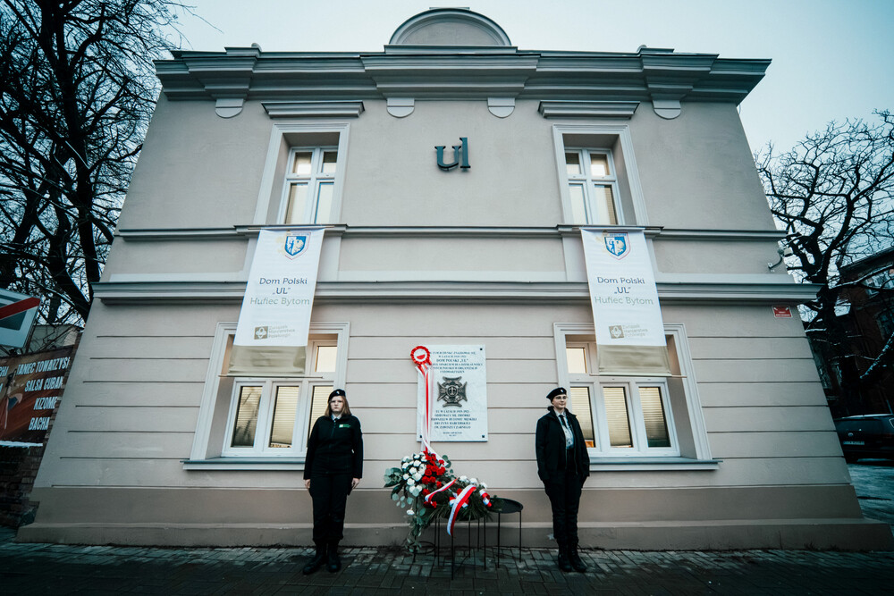 Odsłonięcie tablicy upamiętniającej bytomski dom „Ul“ – Bytom, 1 grudnia 2023. Fot.: IPN K. Łojko