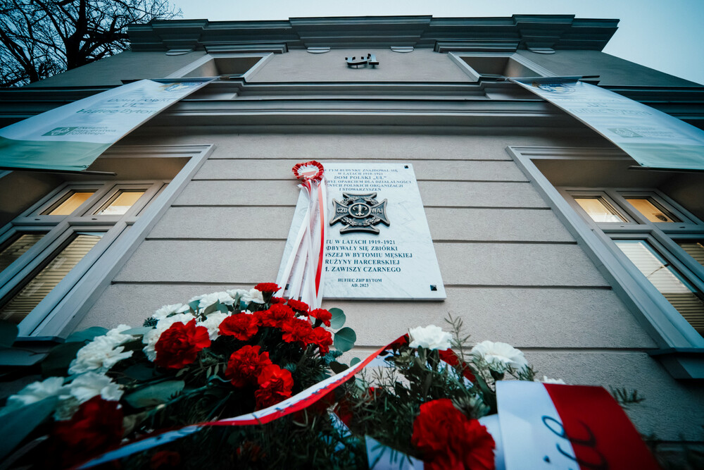 Odsłonięcie tablicy upamiętniającej bytomski dom „Ul“ – Bytom, 1 grudnia 2023. Fot.: IPN K. Łojko