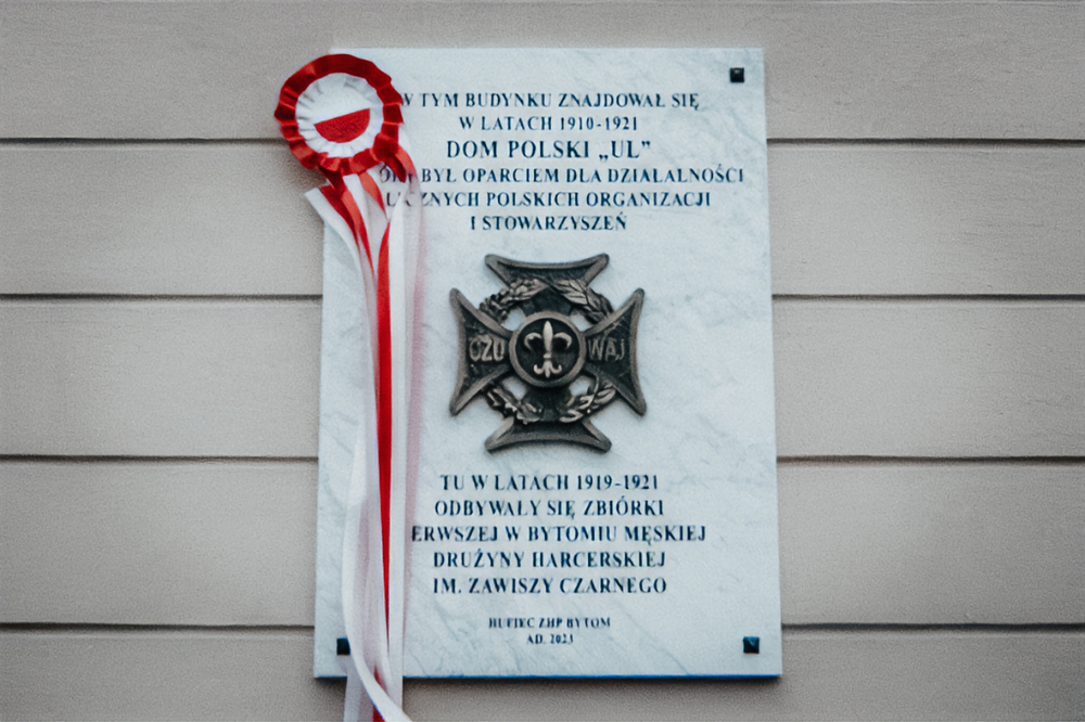 Odsłonięcie tablicy upamiętniającej bytomski dom „Ul“ – Bytom, 1 grudnia 2023. Fot.: IPN K. Łojko