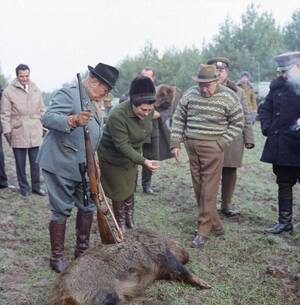 Josip Broz Tito i Leonid Breżniew podczas polowania w 1973 r. fot. Facebook HistoriaMagistraVitae