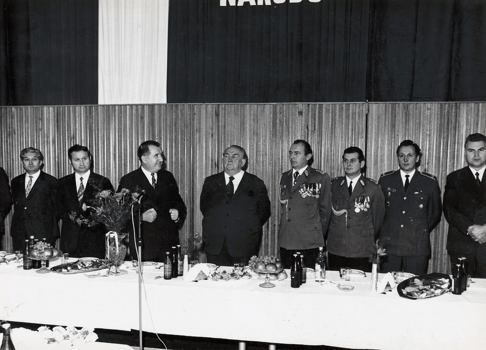 Spotkanie „aktywu partyjno-politycznego” regionu z funkcjonariuszami KW MO Katowice, październik 1972 r. W środku widzimy Jerzego Ziętka (przewodniczący prezydium WRN), trzeci od lewej – Zdzisław Grudzień (I Sekretarz KW PZPR)