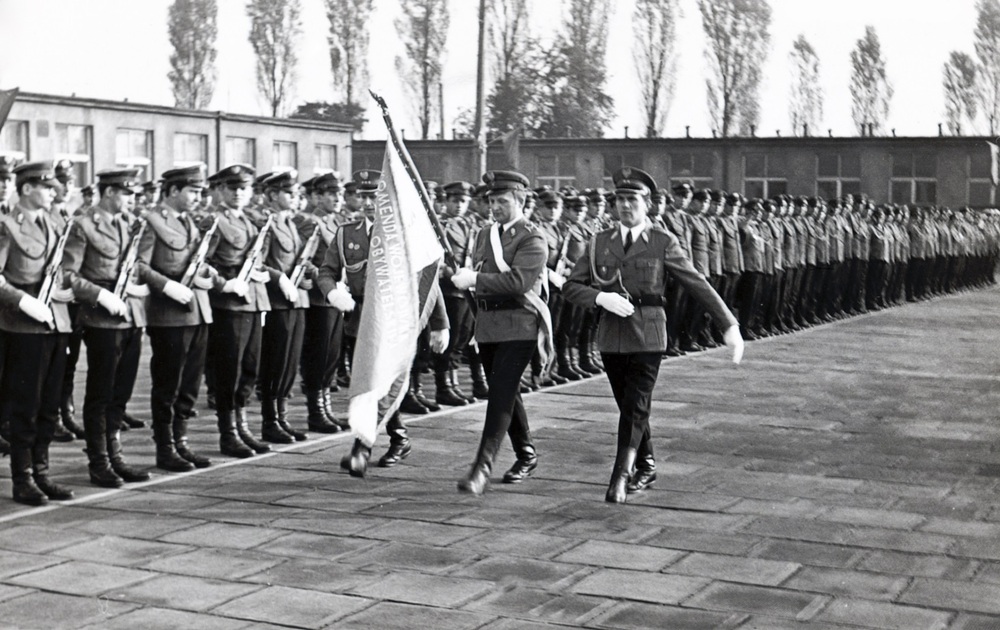 Apel pododdziałów ZOMO z okazji trzydziestej rocznicy powołania MO i SB, październik 1974 r.