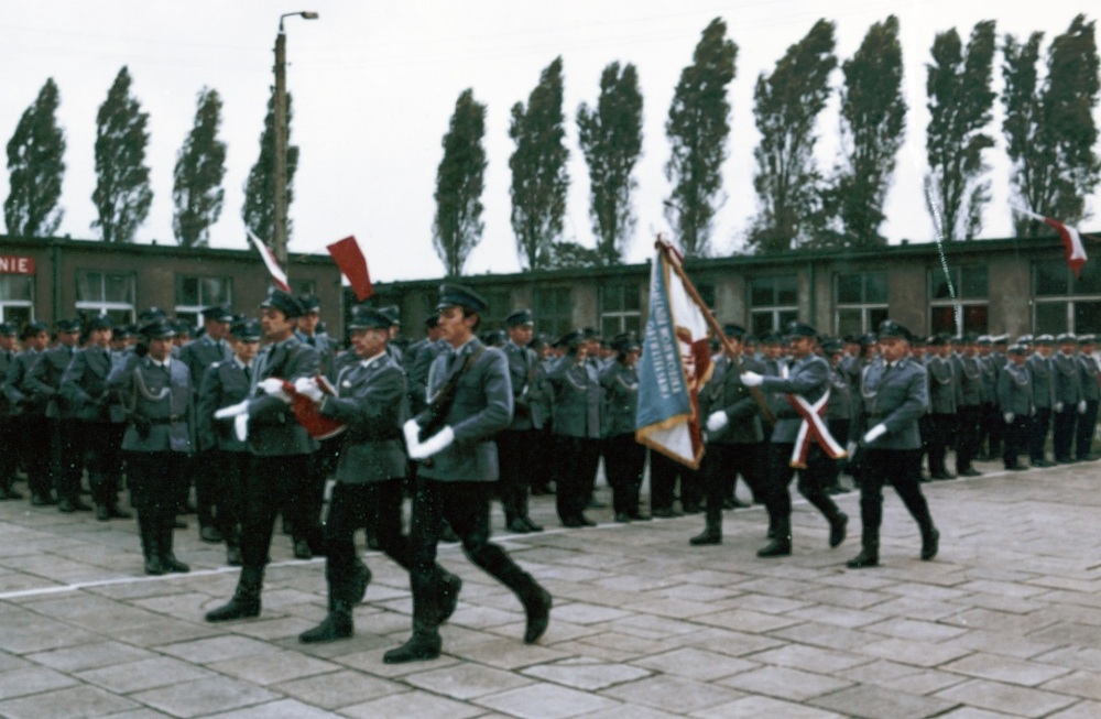 Apel pododdziałów ZOMO z okazji święta MO, 7 października 1975 r.