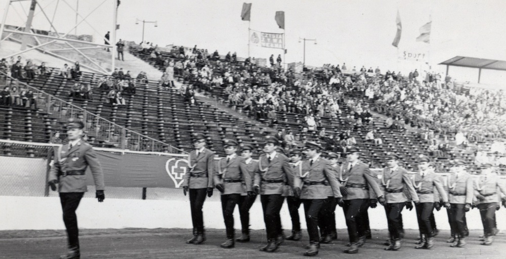 Dalszy ciąg obchodów święta MO i WP na Stadionie Śląskim w Chorzowie, 12 października 1975 r.