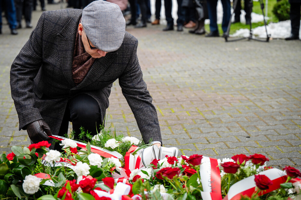 Uroczystość w 42. rocznicę wprowadzenia stanu wojennego w Zabrzu-Zaborzu. Fot. Krzysztof Łojko/IPN