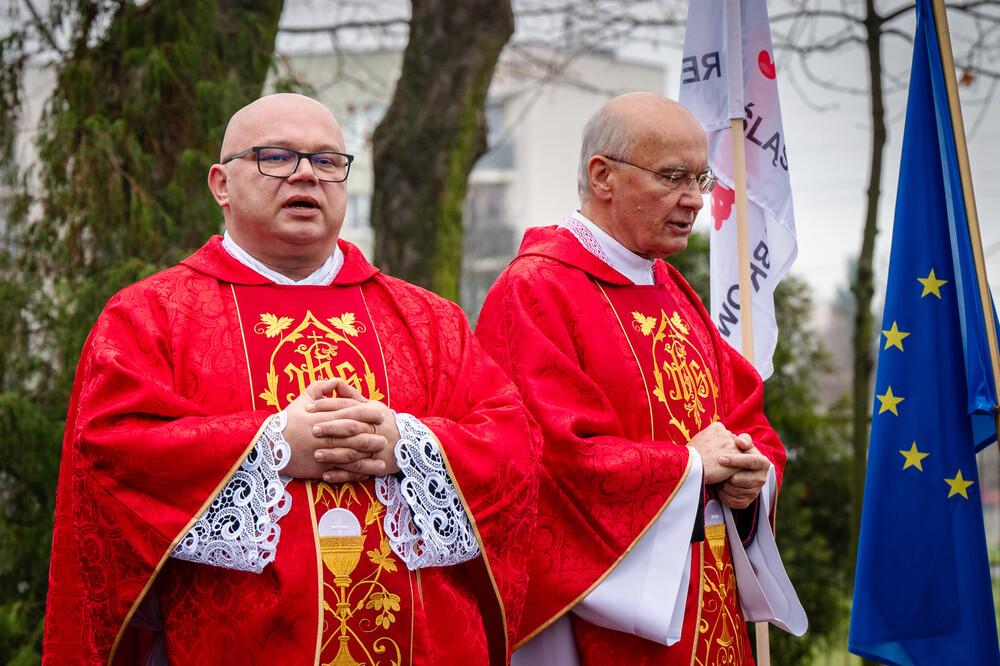 Uroczystość w 42. rocznicę wprowadzenia stanu wojennego w Zabrzu-Zaborzu. Fot. Krzysztof Łojko/IPN