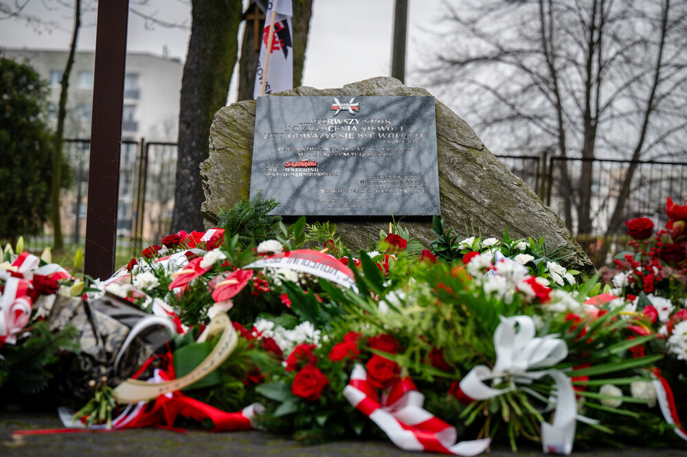 Uroczystość w 42. rocznicę wprowadzenia stanu wojennego w Zabrzu-Zaborzu. Fot. Krzysztof Łojko/IPN