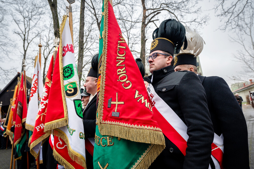 Uroczystość w 42. rocznicę wprowadzenia stanu wojennego w Zabrzu-Zaborzu. Fot. Krzysztof Łojko/IPN