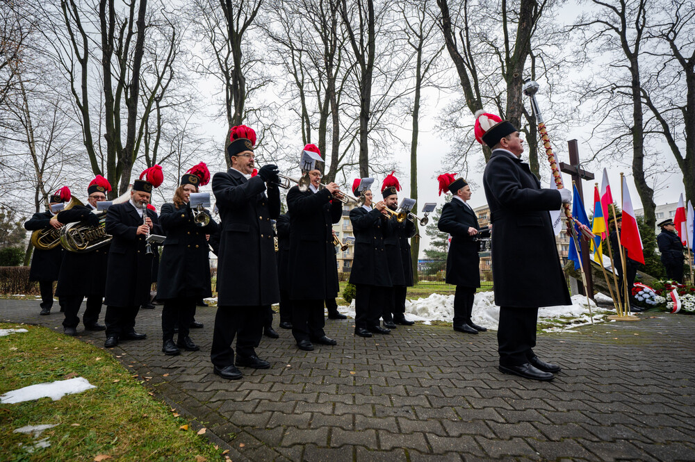 Uroczystość w 42. rocznicę wprowadzenia stanu wojennego w Zabrzu-Zaborzu. Fot. Krzysztof Łojko/IPN