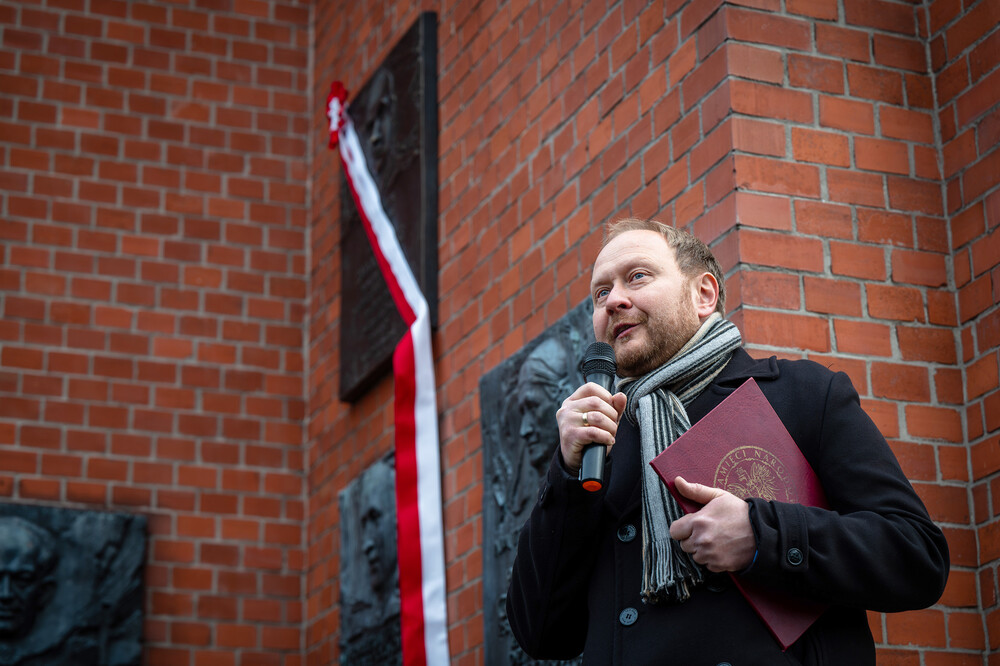 Odsłonięcie tablicy upamiętniającej Rudolfa Kornkego – Chorzów, 15 grudnia 2023. Fot.: IPN K. Łojko