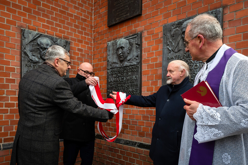 Odsłonięcie tablicy upamiętniającej Rudolfa Kornkego – Chorzów, 15 grudnia 2023. Fot.: IPN K. Łojko