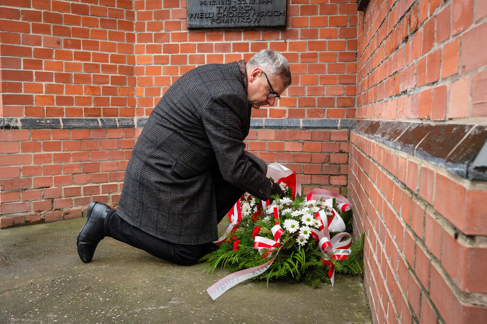 Odsłonięcie tablicy upamiętniającej Rudolfa Kornkego – Chorzów, 15 grudnia 2023. Fot.: IPN K. Łojko