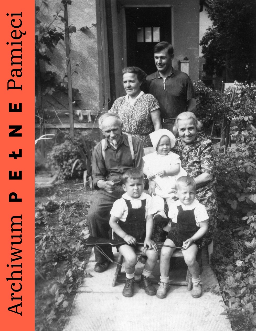 Tadeusz Chrzanowski z dziadkami oraz z innymi członkami rodziny, IPN Ka 454/79, t. 3