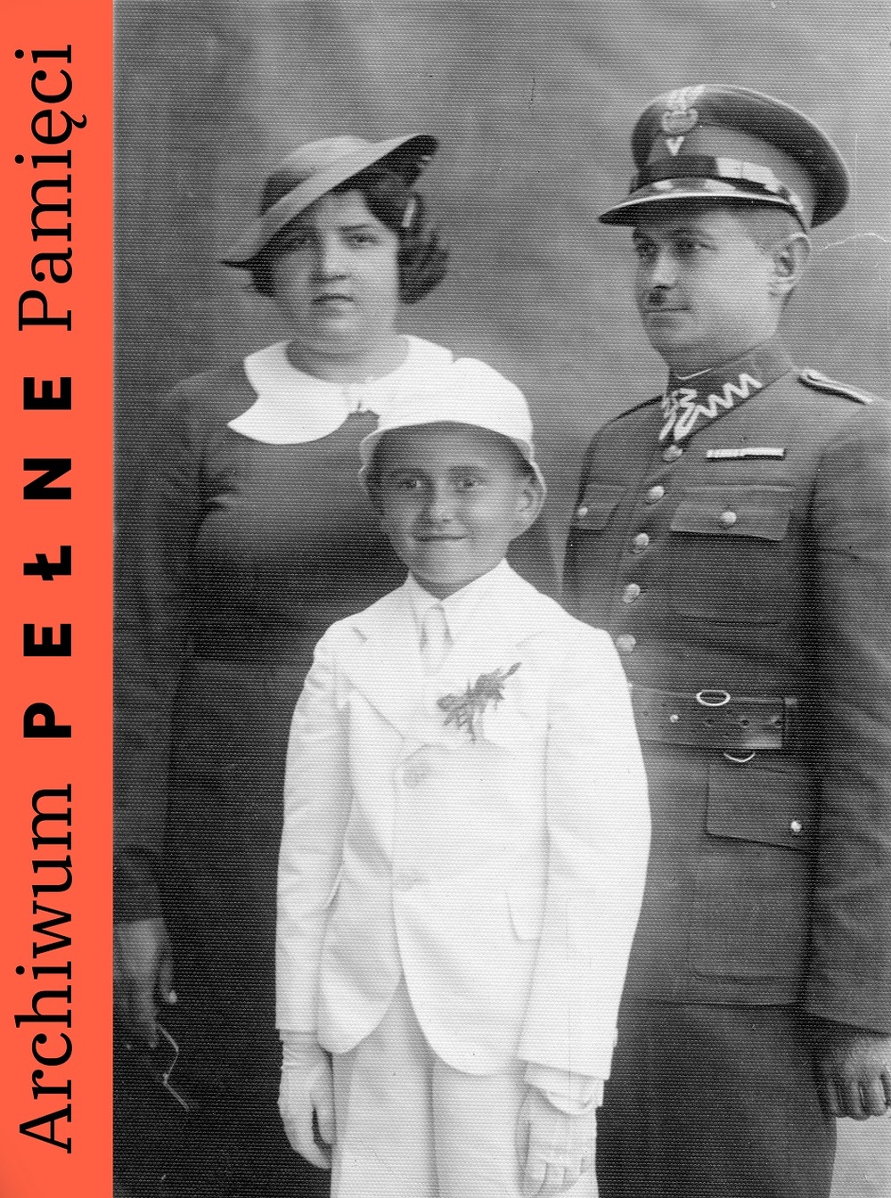 I Komunia Święta-Tadeusz Chrzanowski z rodzicami, IPN Ka 454/79, t. 3