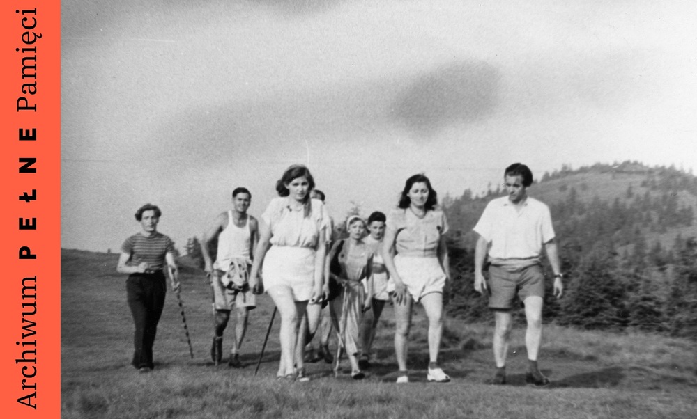 Tadeusz Chrzanowski z grupą znajomych na wycieczce górskiej w Beskidzie Żywieckim (Hala Boracza – Hala Lipowska), 1952 r., IPN Ka 454/79, t. 3