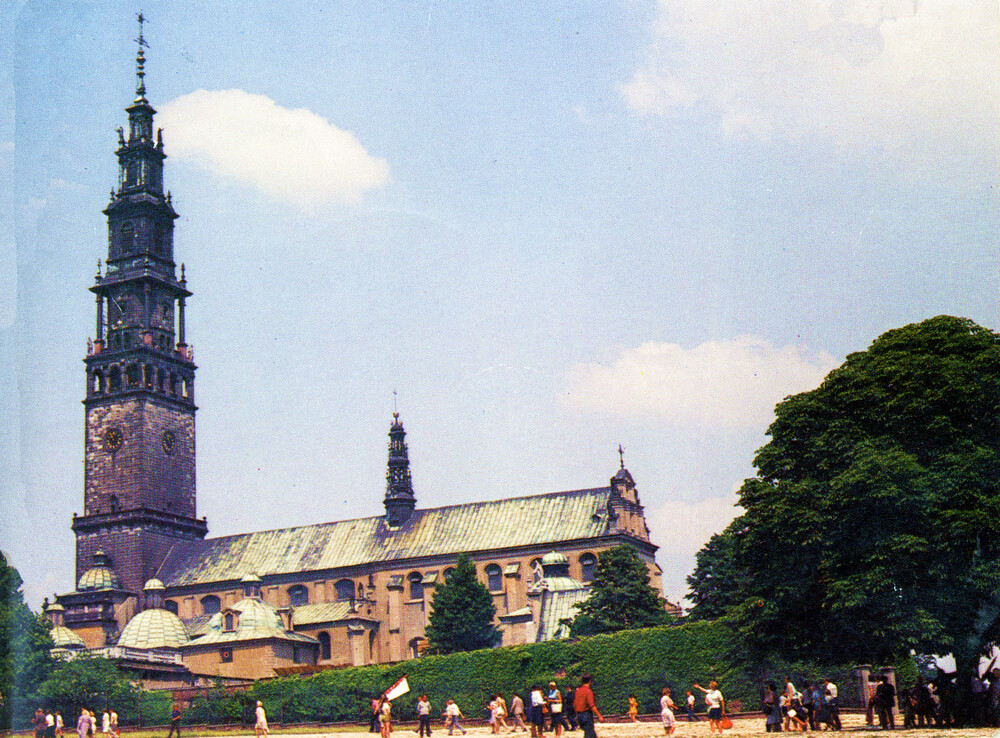 Częstochowa, kościół na Jasnej Górze, 1985 r. (fot. J. Chojnacki, A. Zborski, wyd. Krajowa Agencja Wydawnicza; IPN Ka 079/6)