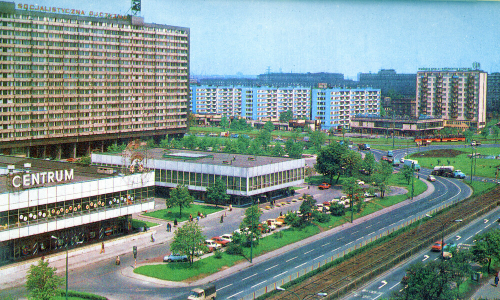 Katowice, Aleja Wojciecha Korfantego (wówczas Armii Czerwonej), 1982 r. (fot. J. Tymiński, wyd. Krajowa Agencja Wydawnicza; IPN Ka 043/672, t. 2)
