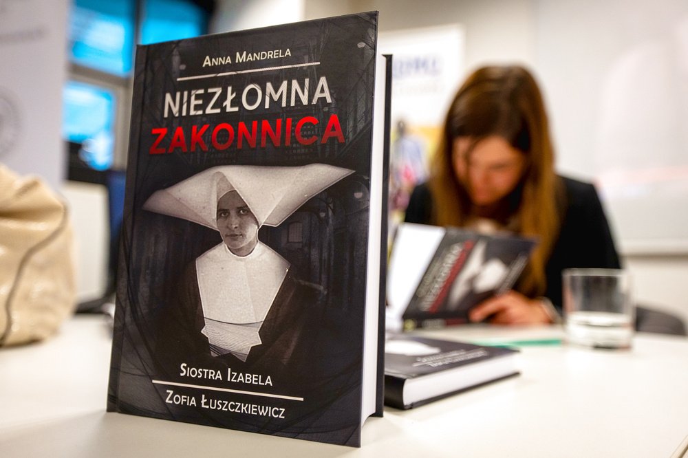 Spotkania autorskie z dr Anną Mandrelą wokół tematu książki pt. Niezłomna zakonnica. Siostra Izabela. Fot.: IPN K. Łojko