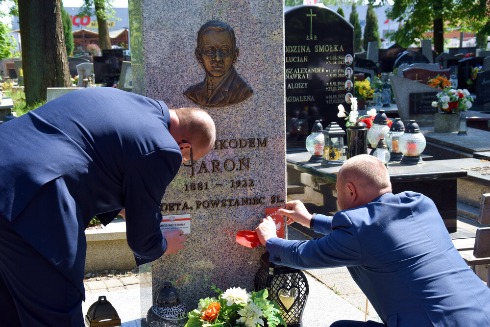 Uroczystość oznaczenia grobów powstańców śląskich śp. Jana Wieczorka oraz śp. Jana Nikodema Jaronia znakiem pamięci „Tobie Polsko” – Lubliniec, 9 maja 2024. Fot.: IPN