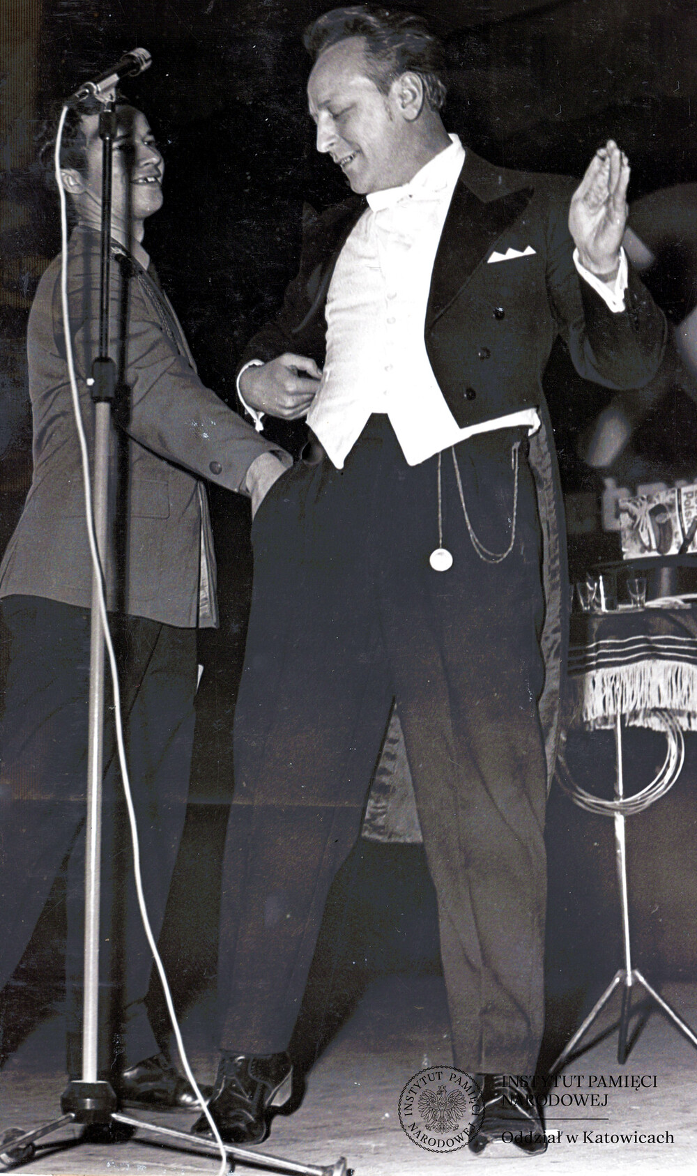 Spotkanie górników i milicjantów w Domu Kultury KWK „Siemianowice”, 17 grudnia 1972 r. Spotkanie odbyło się w ramach finału konkursu-turnieju między milicjantami i górnikami; autorzy kroniki nie podali żadnych bliższych informacji na temat konkursu.