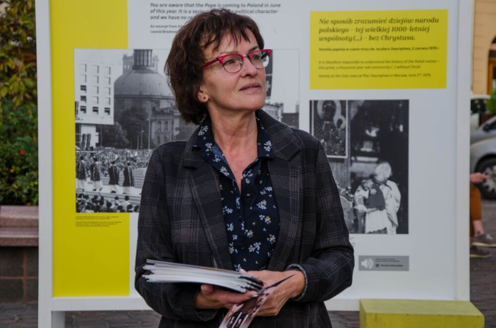 Otwarcie wystawy plenerowej „Wstańcie, chodźmy. Pierwsza pielgrzymka Jana Pawła II do Polski” – Kraków, 16 października 2019